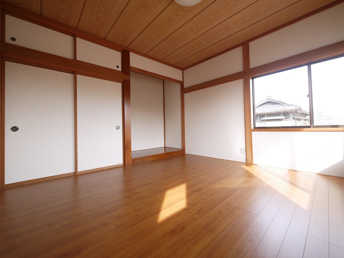 2F洋室8帖です