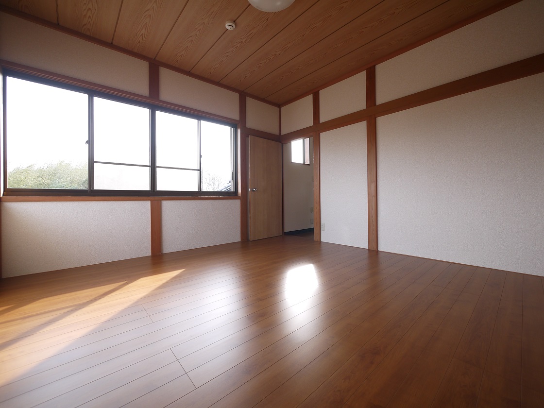 2F洋室8帖です