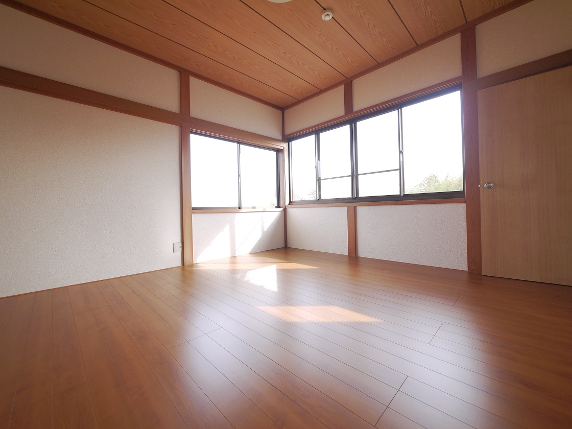 2F洋室8帖です