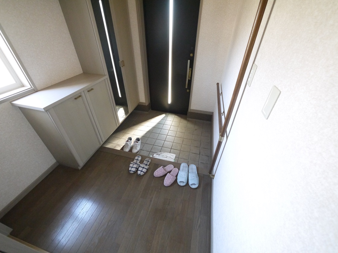 いつも気持ち良くご家族を迎えられる玄関収納付です