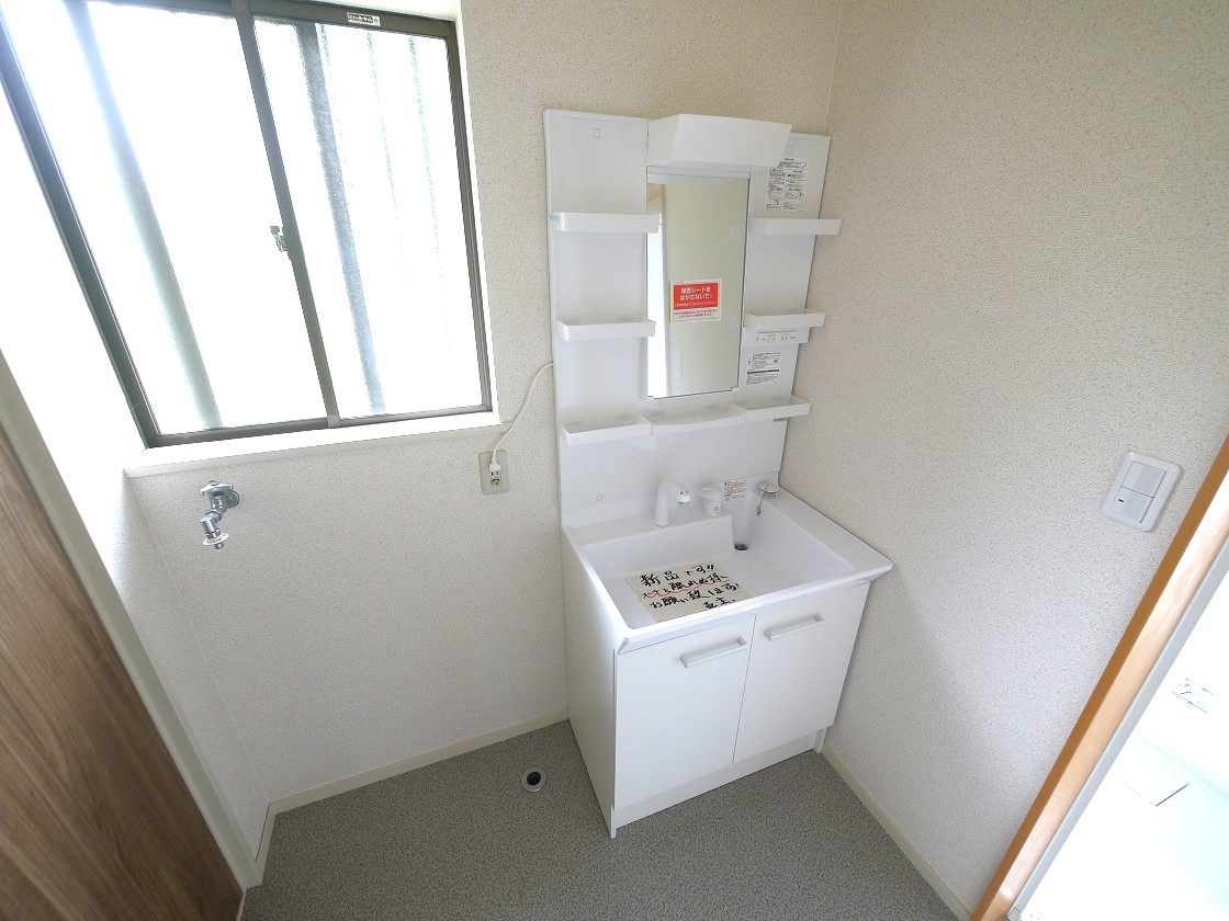 暮らしを快適に変えるシャワー付洗面台です