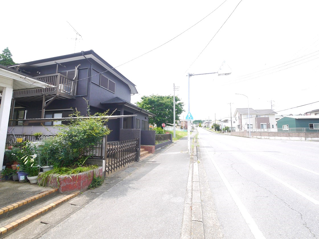 前面道路です