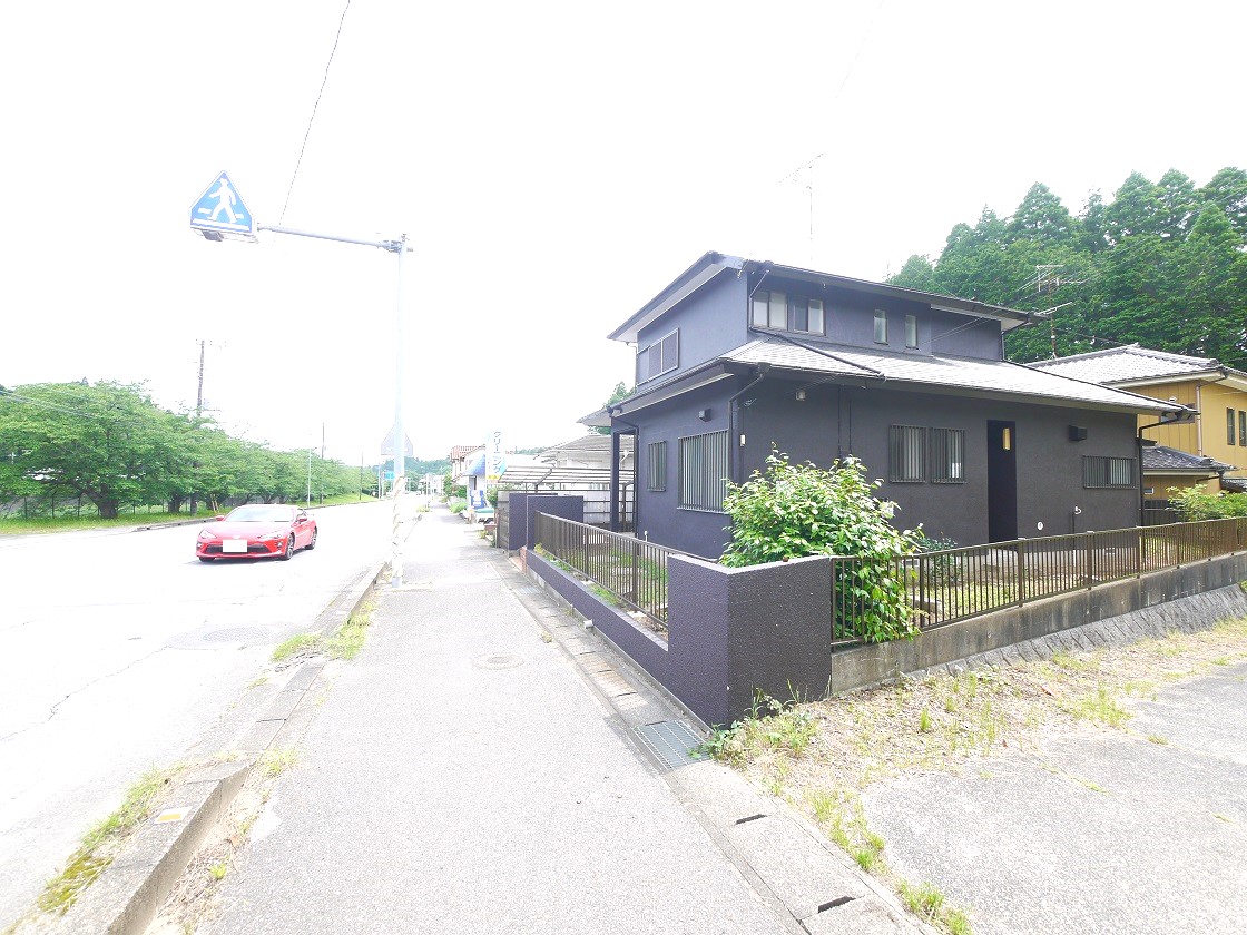 前面道路です