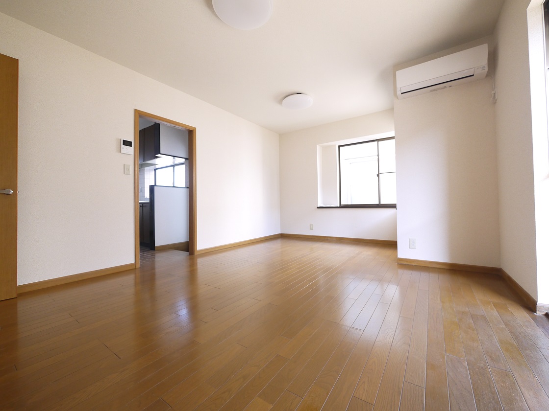 明るい陽差しが降り注ぐリビング ゆとりあふれる室内空間が心地よい暮らしを実現