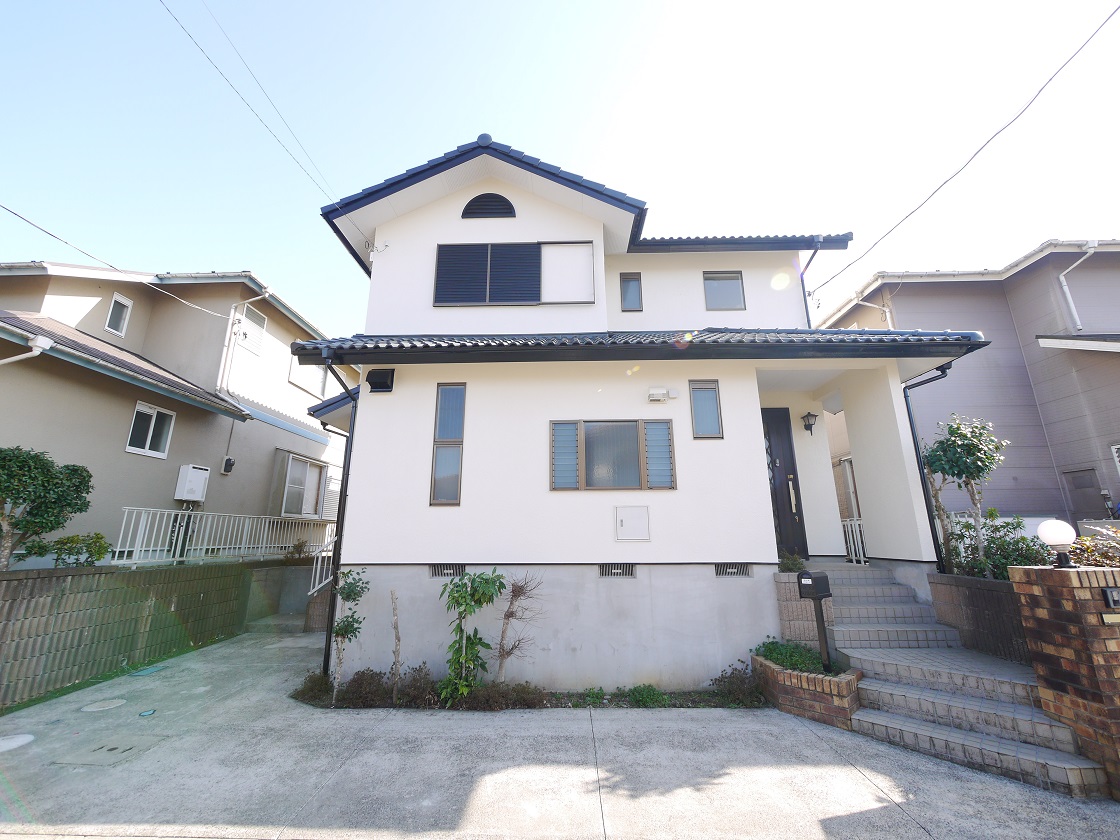 ゆったりと時が流れる落ちついた住宅街の中。緑に囲まれた生活を楽しもう