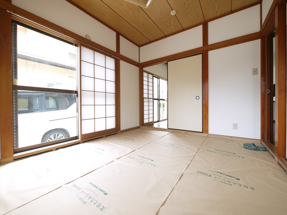 仕切りを開けると家族団らんの開放的空間。閉めれば固有のスペースが作れます