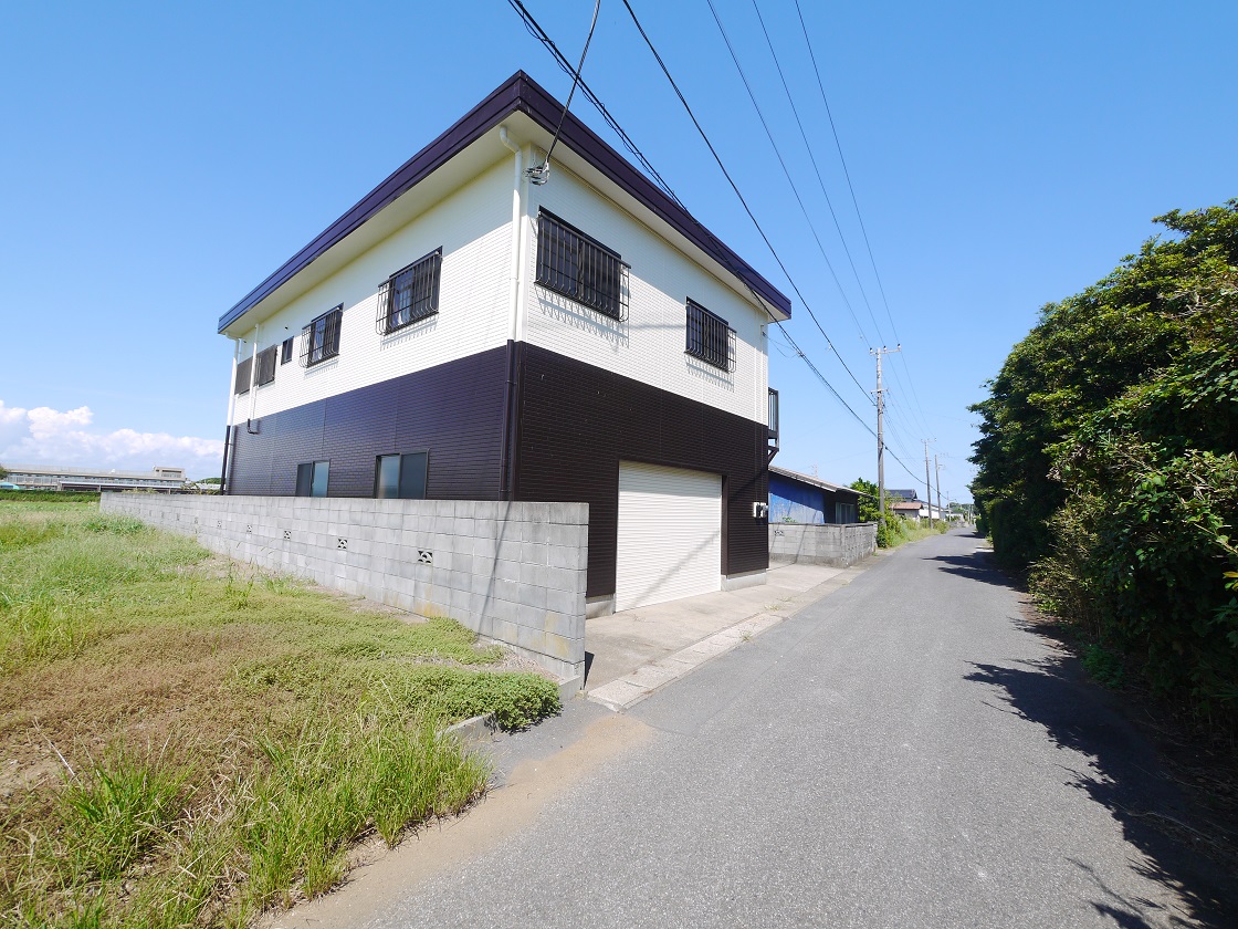 前面道路です