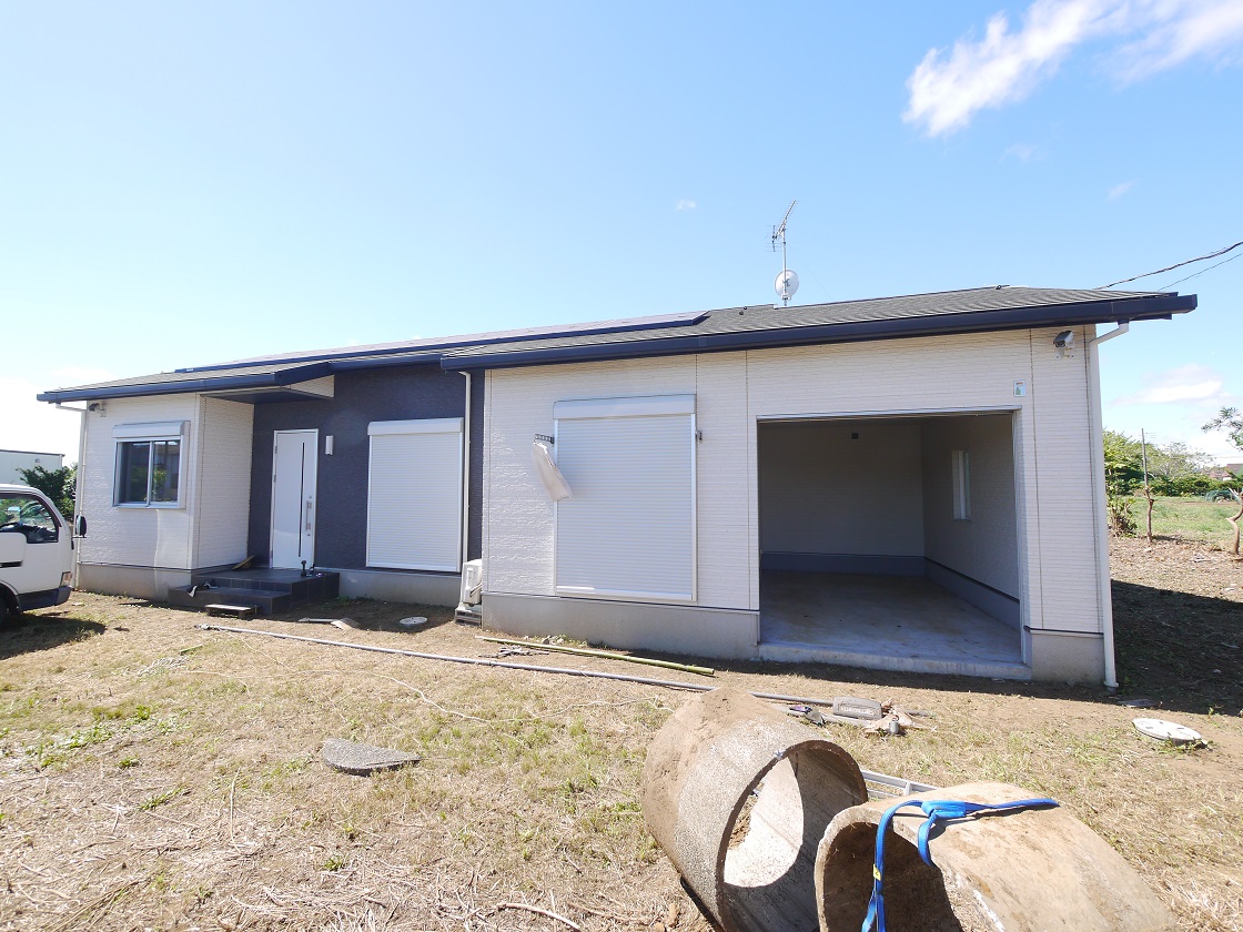 温かな陽射しがこぼれ風が通り抜ける住まい