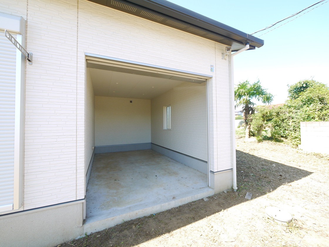 車好きのパパも嬉しガレージ(電動シャッター付き)です