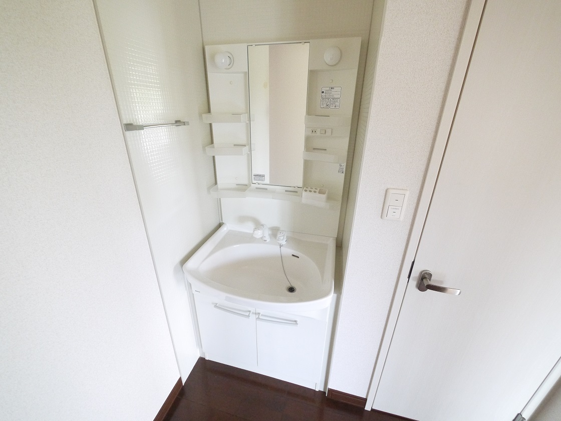 忙しい朝にうれしい2F洗面化粧台です