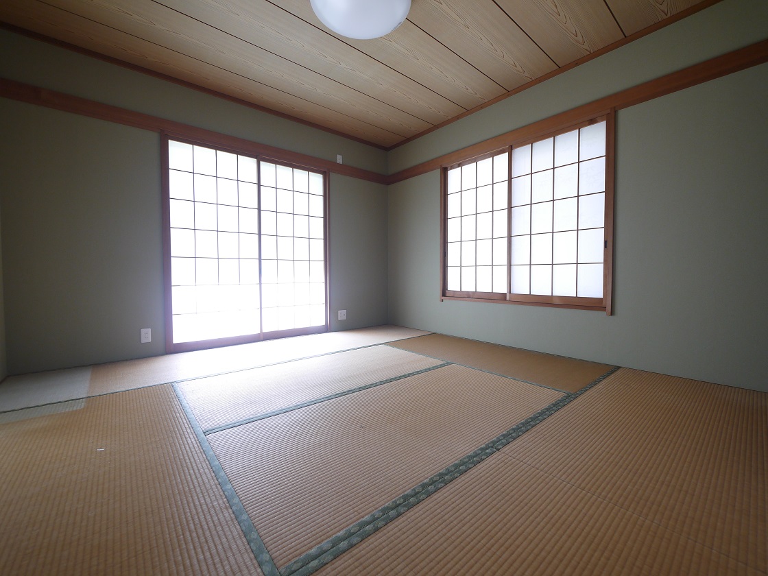 ゆとりある8帖の和室です