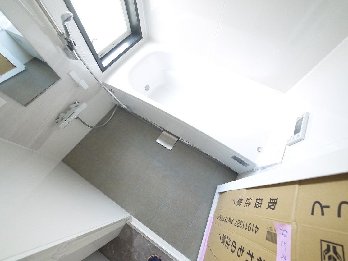 1坪以上広さを設けた浴室でゆったりバスタイム 雨の日のお洗濯にも大活躍な浴室乾燥機付