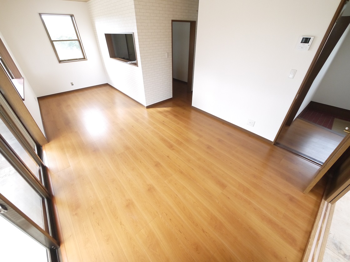 明るい陽差しが降り注ぐリビング ゆとりあふれる室内空間が心地よい暮らしを実現