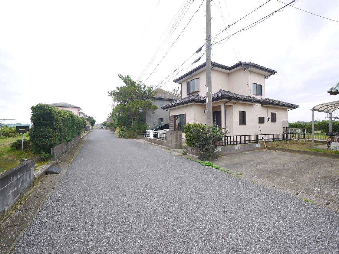 前面道路です
