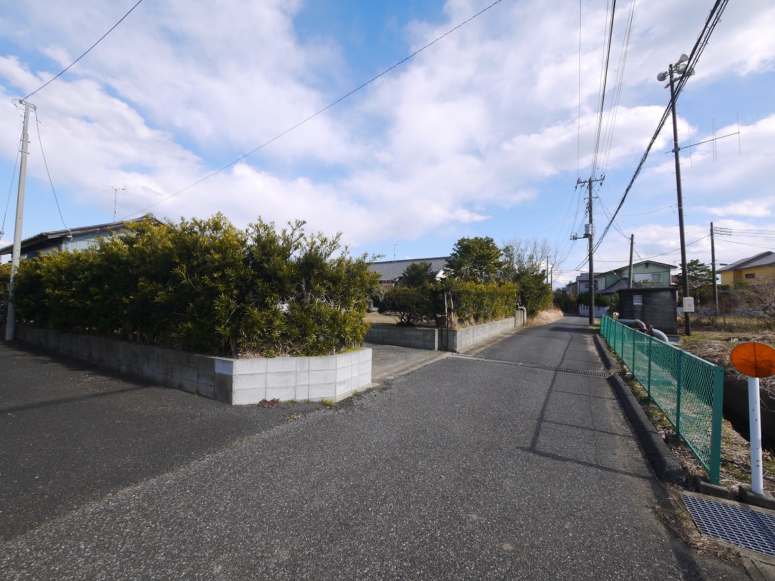 前面道路です