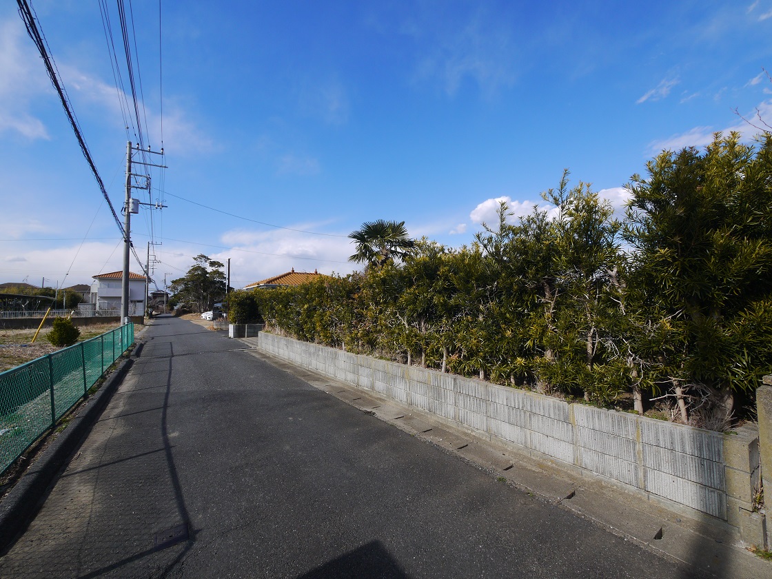 前面道路です