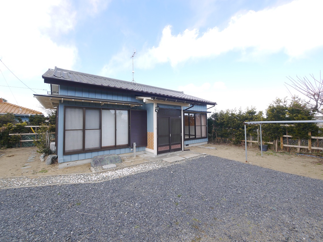 温かな陽射しがこぼれ風が通り抜ける住まい