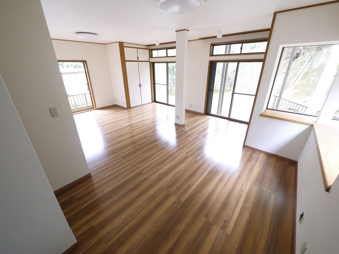 広々リビングは自然とご家族が集まる空間です