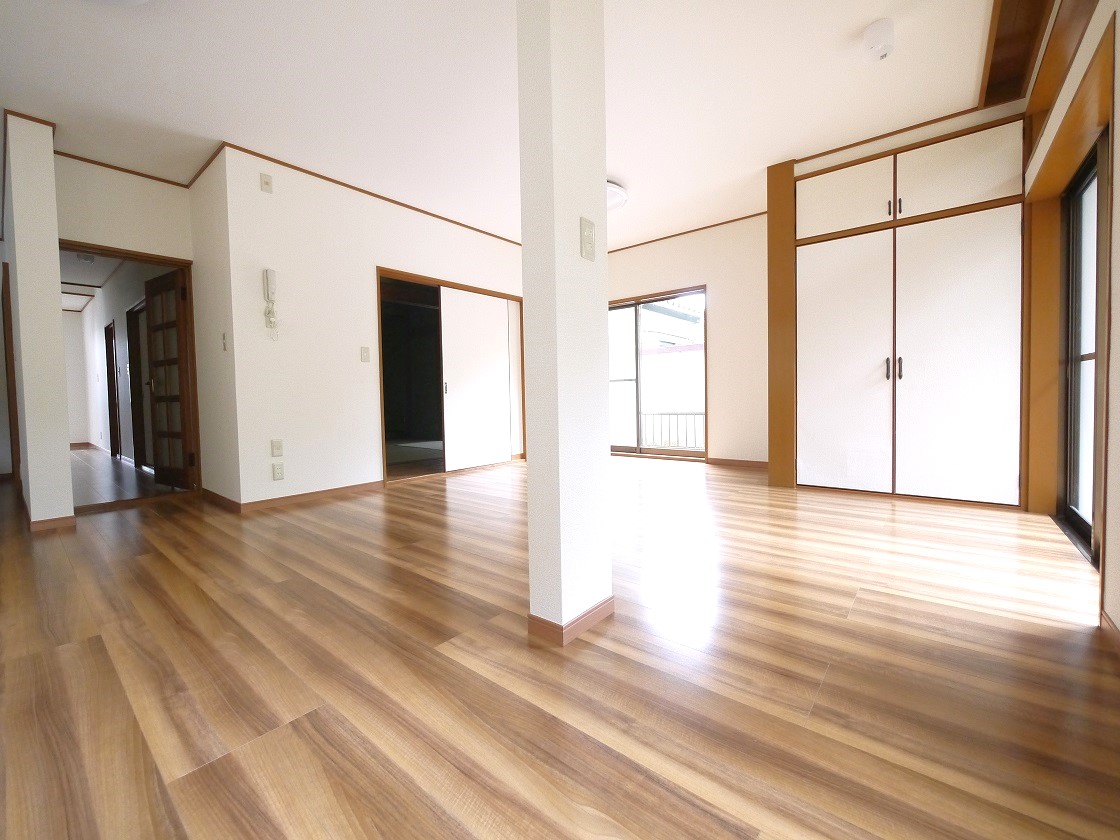 ご家族の会話がはずむ、開放的なLDKです