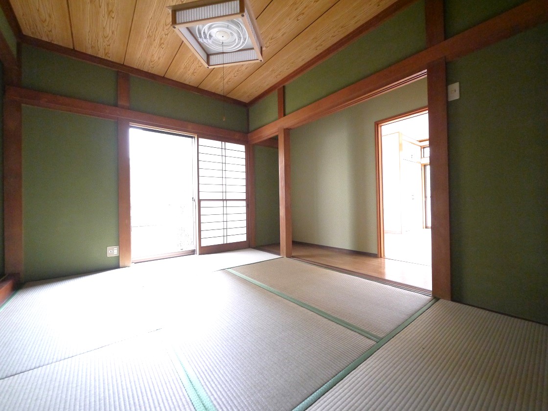 ゆとりある7.5帖の和室です