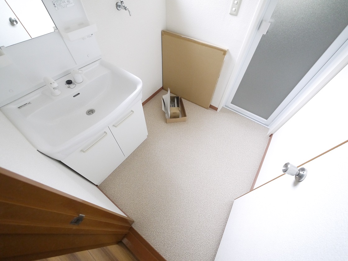 ゆとりの洗面スペースで朝の身支度もスムーズに