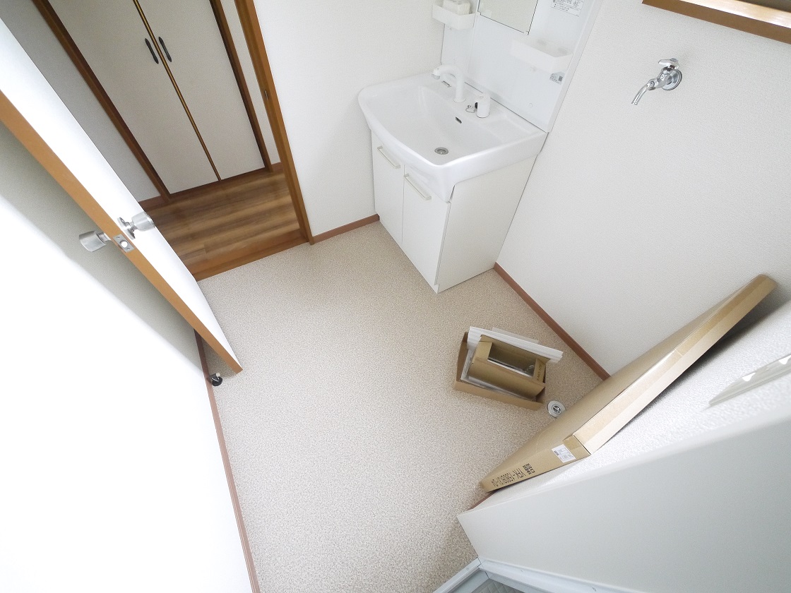 ご家族揃って身支度可能なゆとりの洗面室です