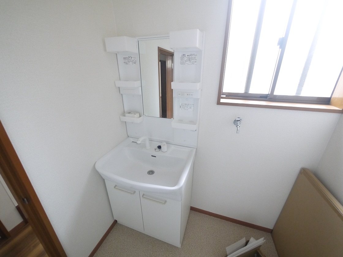 暮らしを快適に変えるシャワー付洗面台です