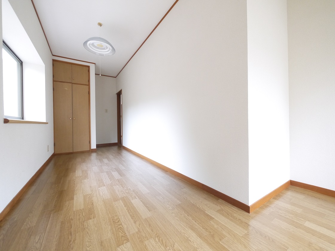 2F洋室6.7帖です