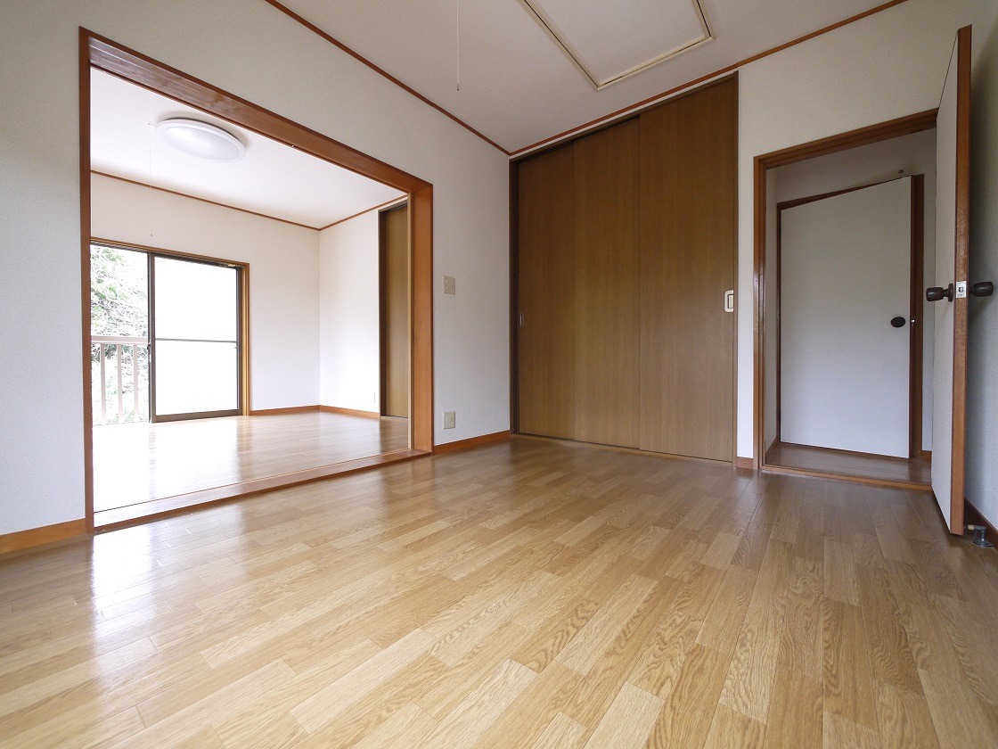 2F洋室6帖です(小屋裏収納付)