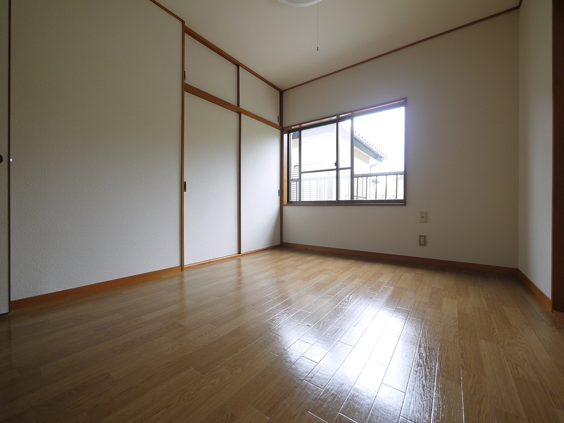 2F洋室6帖です(小屋裏収納付)