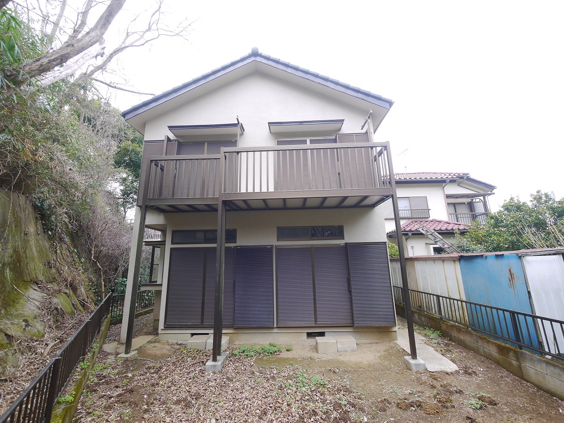 温かな陽射しがこぼれ風が通り抜ける住まい