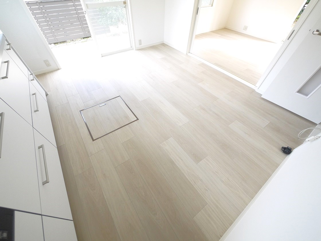 隣り合う洋室を開放すれば、広々としたリビングとしてご使用できます