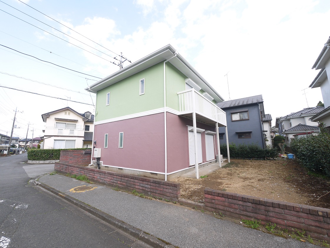 おだやかな日差しのもと豊かなひと時を家族と共に暮らす家