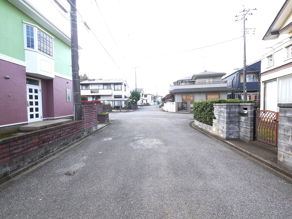 前面道路です(北東側)