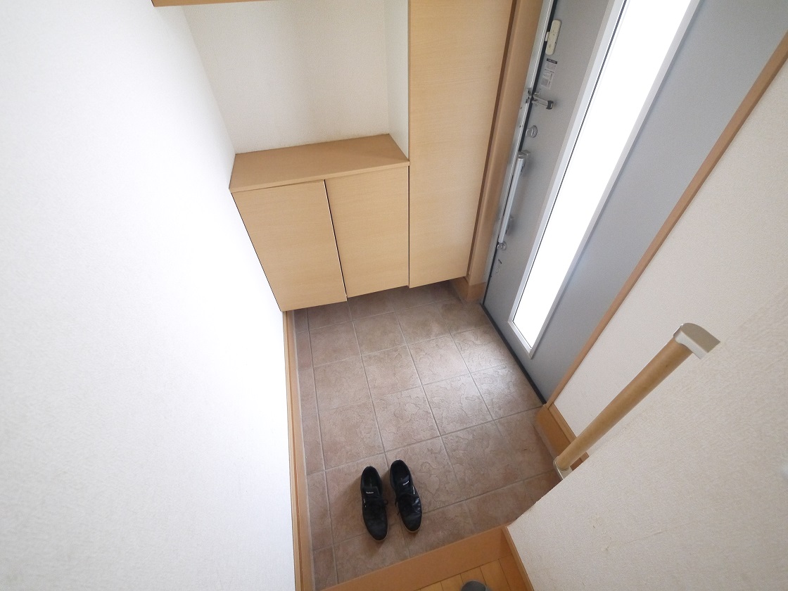 いつも気持ち良くご家族を迎えられる玄関収納付です