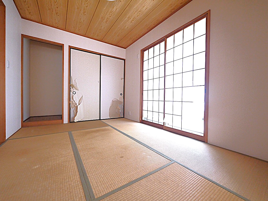 床の間付きの情緒漂う和室6帖です