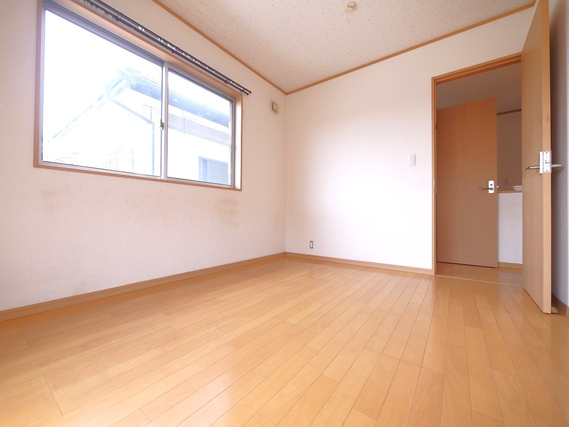 2F洋室6帖です