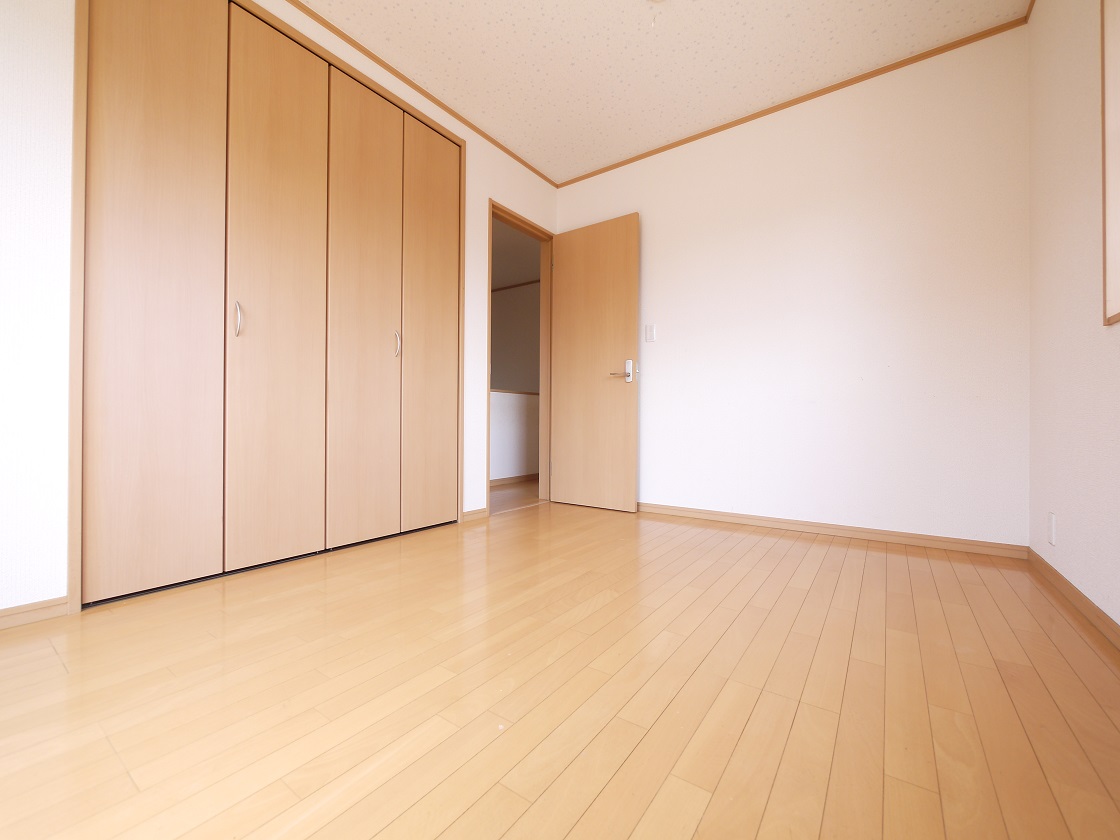 2F洋室6帖です