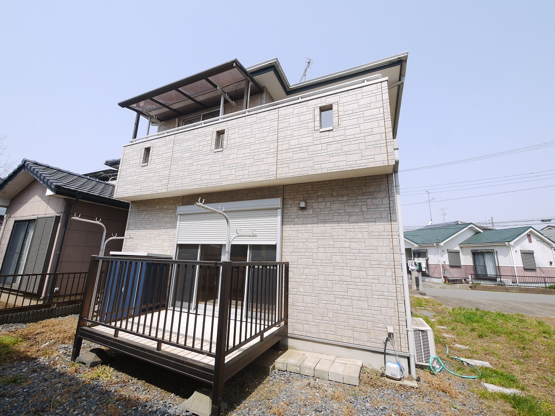 温かな陽射しがこぼれ風が通り抜ける住まい