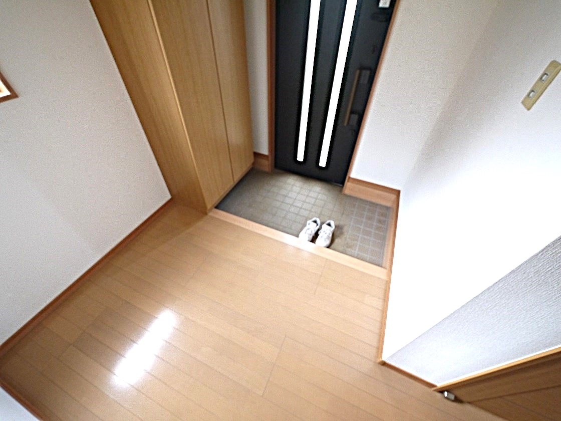 いつも気持ち良くご家族を迎えられる玄関収納付です