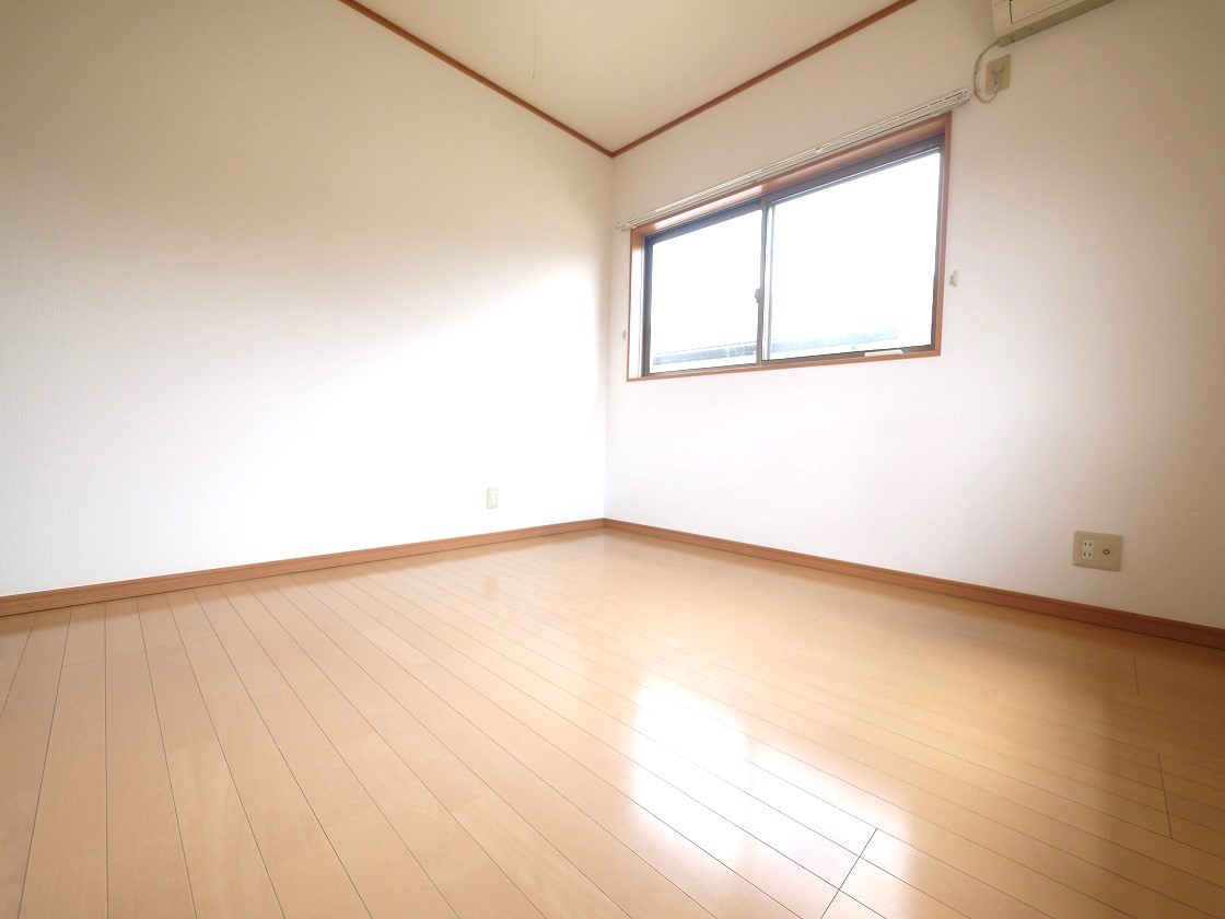 2F洋室6帖です