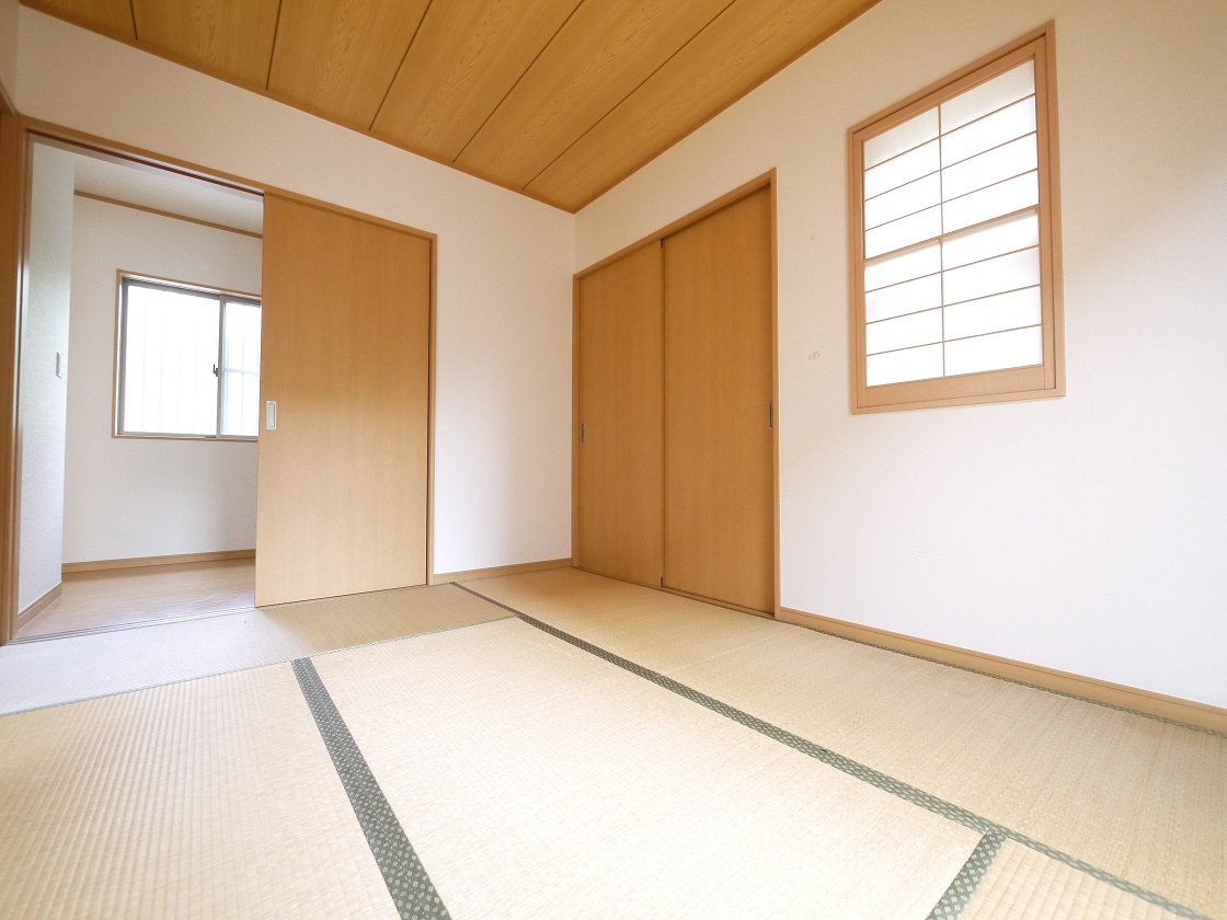 採光の良い和室はのんびりと寛げる空間 1F和室6帖
