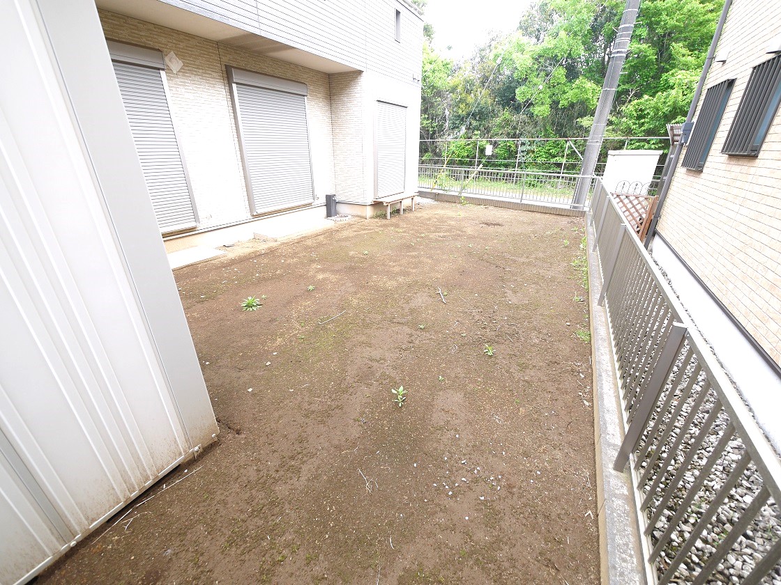 ゆとりの敷地ではガーデニングや家庭菜園が楽しめます