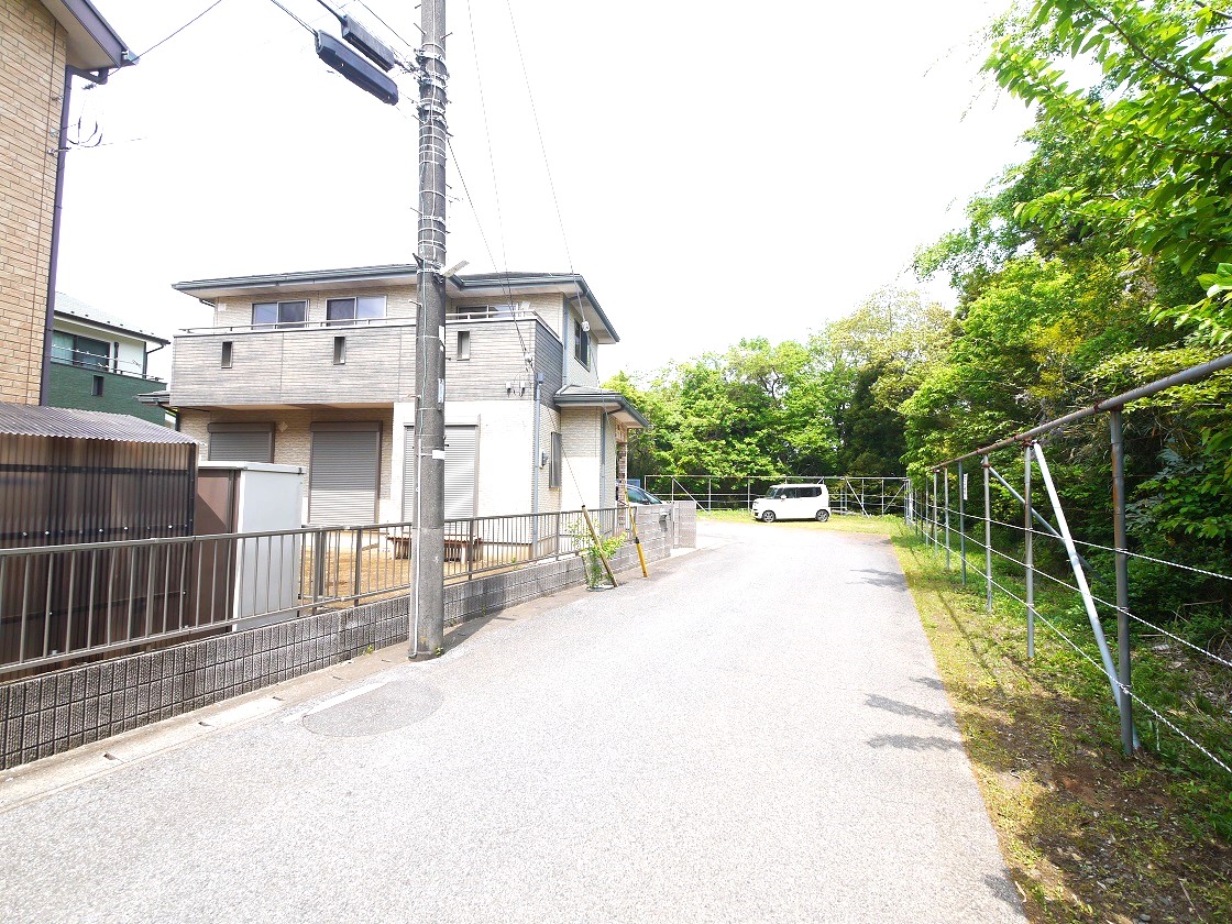 前面道路です(東側)