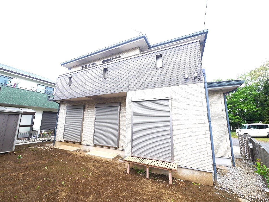 温かな陽射しがこぼれ風が通り抜ける住まい