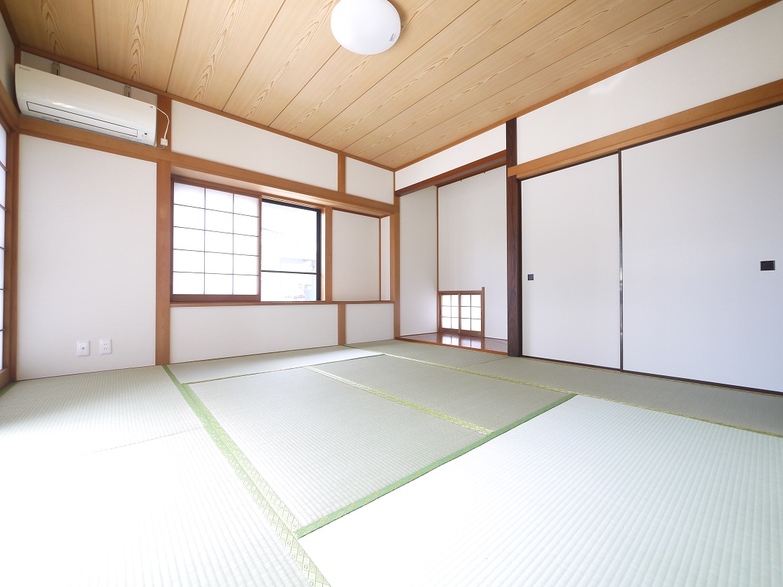 床の間付きの情緒漂う和室8帖です