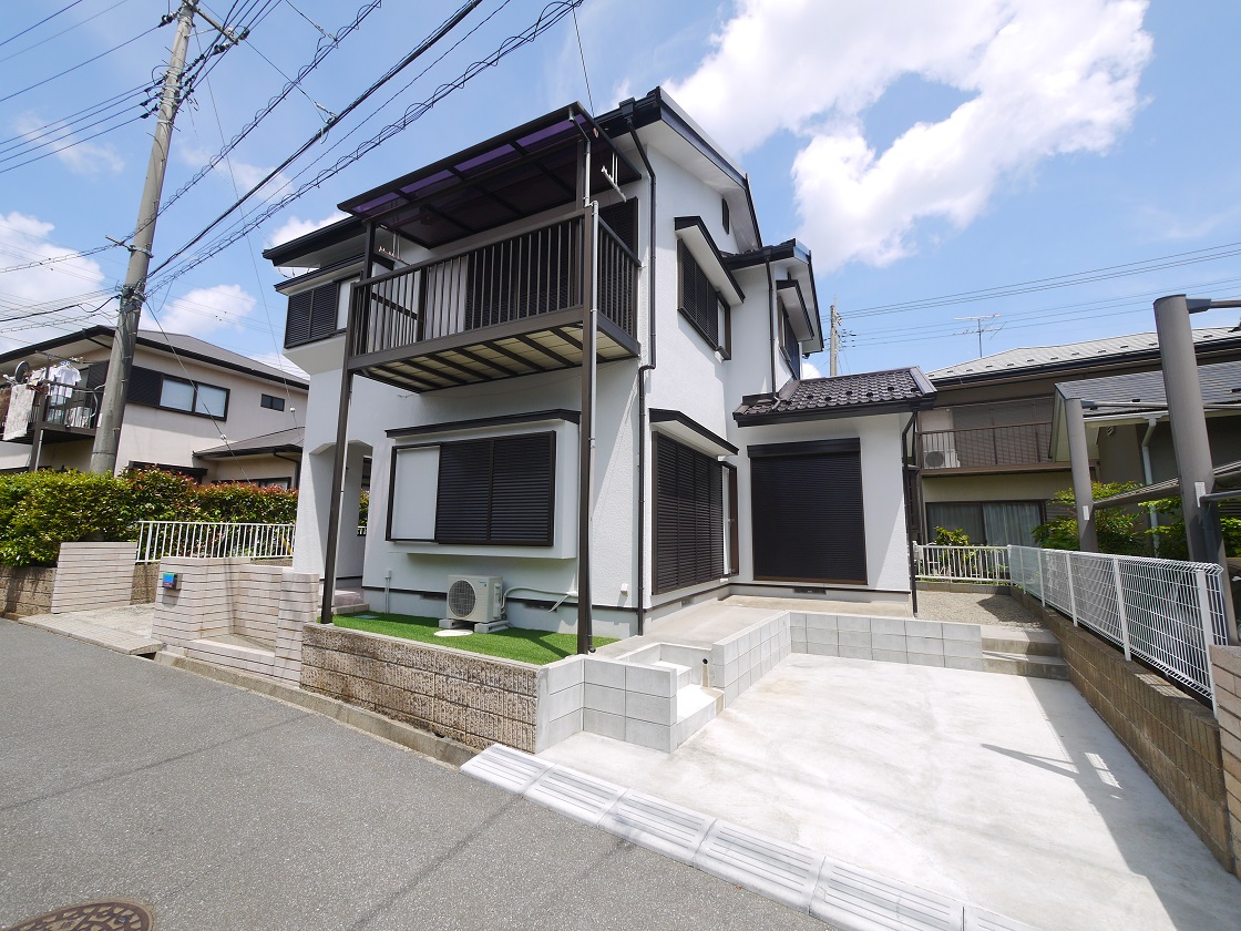 温かな陽射しがこぼれ風が通り抜ける住まい