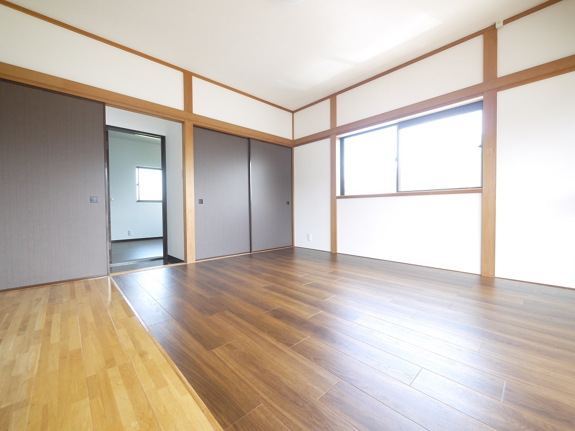 2F洋室8帖です