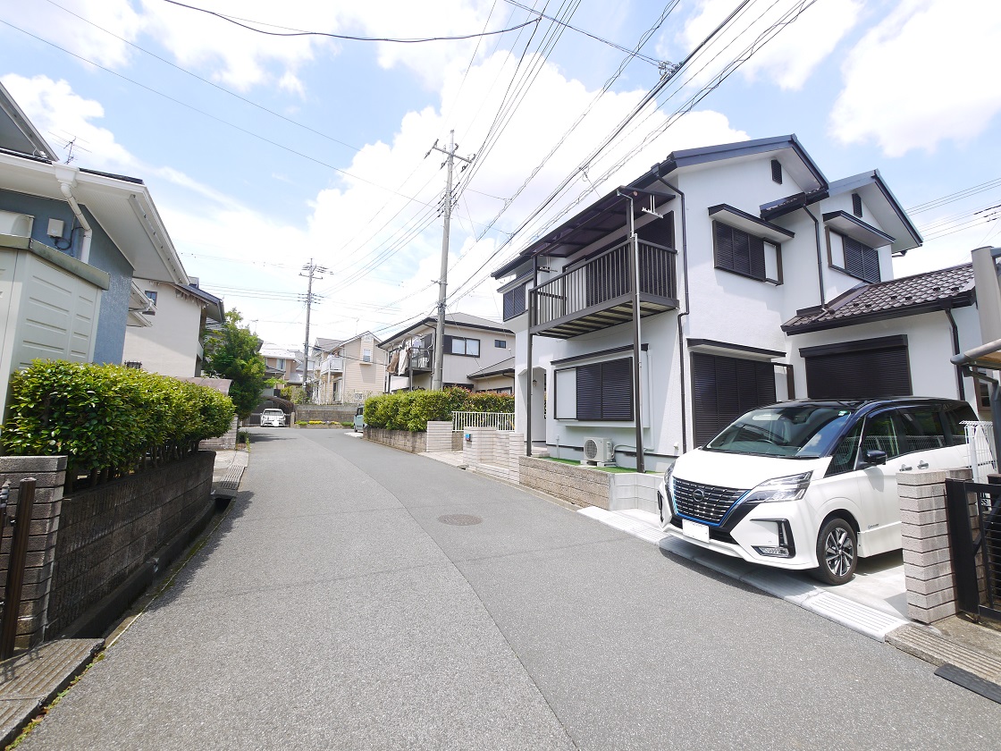 前面道路です