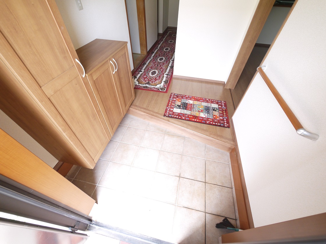 散らかりがちな玄関もスッキリの玄関収納付です